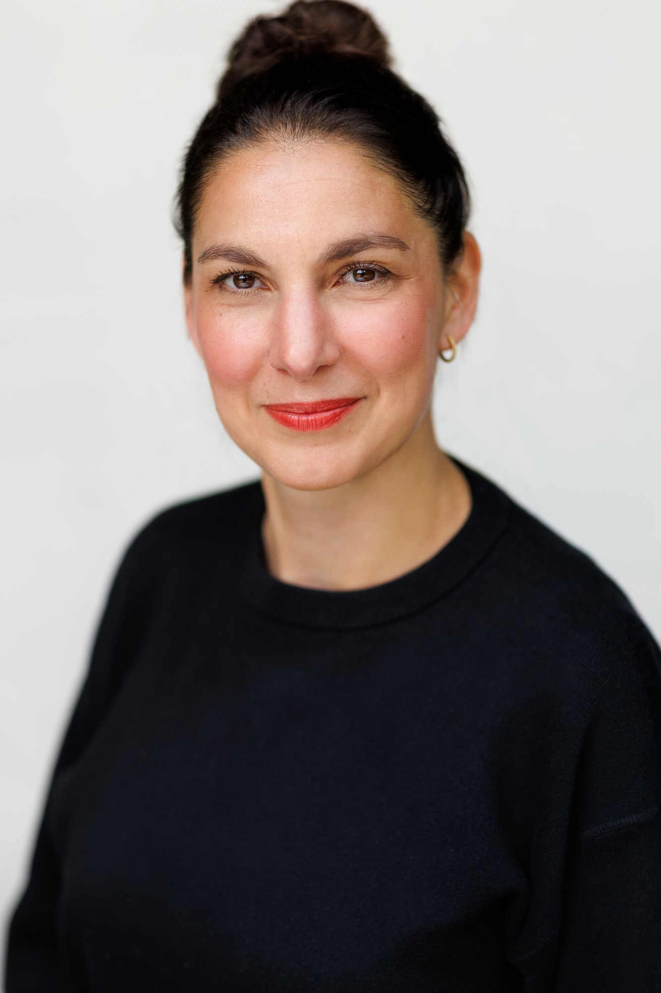 Headshot of Gita Goldman, Director of Practice at RISE Beyond, specialising in Gen Z training and team dynamics.